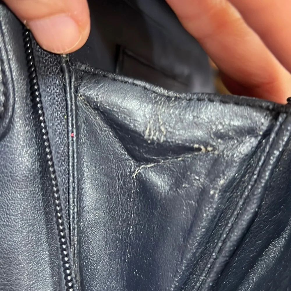 Pre-loved🌸COLETTA GENUINE LEATHER crossbody blue bag - Picture 12 of 17